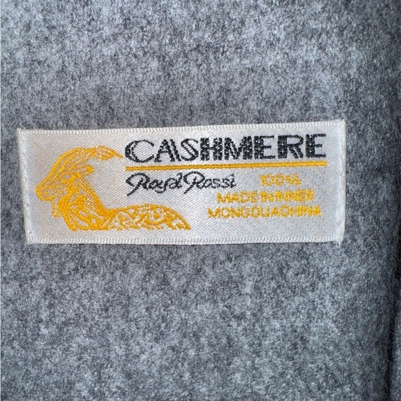 ROYAL ROSSI 100% Cashmere Scarf
Gray Fringes 55" X12" #75 - Picture 2 of 2